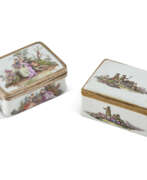 Объекты Vertu. TWO GOLD-MOUNTED MEISSEN PORCELAIN SNUFF BOXES