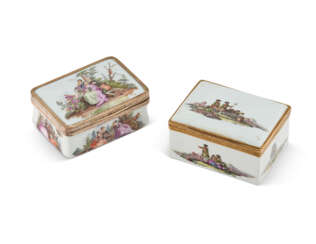 TWO GOLD-MOUNTED MEISSEN PORCELAIN SNUFF BOXES
