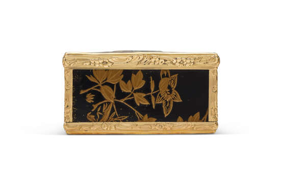 A GERMAN GOLD-MOUNTED JAPANESE LACQUER SNUFF BOX - photo 3