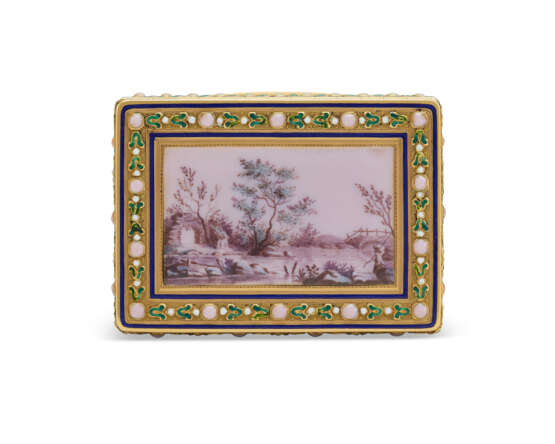 A LOUIS XVI ENAMELED GOLD DOUBLE-OPENING BOITE-A-MOUCHES - Foto 2