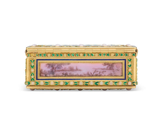 A LOUIS XVI ENAMELED GOLD DOUBLE-OPENING BOITE-A-MOUCHES - Foto 3