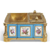 A LATE LOUIS XV ORMOLU AND SEVRES PORCELAIN INSET ENCRIER - photo 3