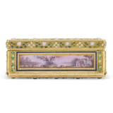 A LOUIS XVI ENAMELED GOLD DOUBLE-OPENING BOITE-A-MOUCHES - Foto 4