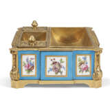 A LATE LOUIS XV ORMOLU AND SEVRES PORCELAIN INSET ENCRIER - photo 4