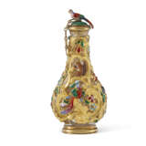 A GEORGE IV ENAMELED GLASS SCENT-BOTTLE WITH GOLD CAGEWORK - фото 2