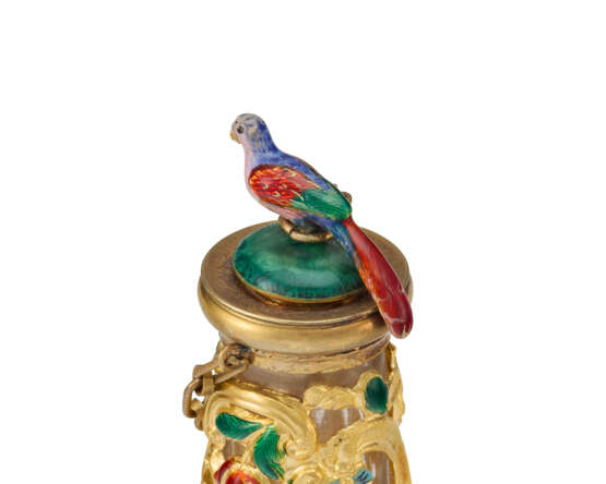 A GEORGE IV ENAMELED GLASS SCENT-BOTTLE WITH GOLD CAGEWORK - фото 3