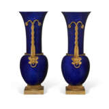 A PAIR OF LATE LOUIS XVI ORMOLU-MOUNTED BLUE SEVRES PORCELAIN VASES - фото 2
