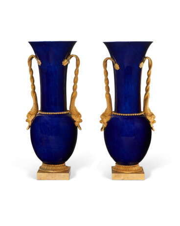 A PAIR OF LATE LOUIS XVI ORMOLU-MOUNTED BLUE SEVRES PORCELAIN VASES - photo 3