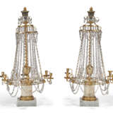 A PAIR OF RUSSIAN ORMOLU, VEINED WHITE MARBLE AND CUT GLASS SIX-LIGHT CANDELABRA - Foto 5