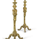 A PAIR OF GEORGE II GILTWOOD TORCHERES - photo 2