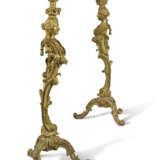 A PAIR OF GEORGE II GILTWOOD TORCHERES - фото 3