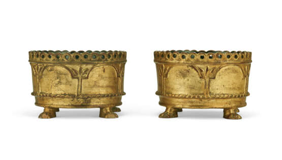 A PAIR OF GEORGE II GILTWOOD TORCHERES - Foto 6