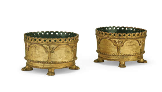 A PAIR OF GEORGE II GILTWOOD TORCHERES - Foto 10