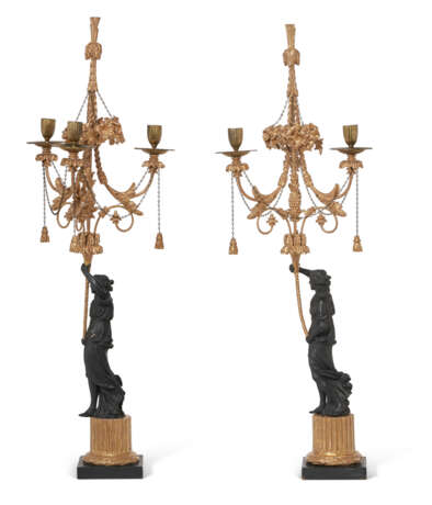 A PAIR OF LATE GEORGE III GILTWOOD AND EBONIZED THREE-LIGHT CANDELABRA - фото 3