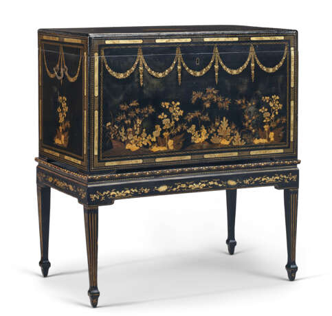 A CHINESE EXPORT BLACK AND GILT LACQUER CHEST-ON-STAND - фото 1