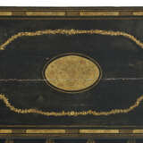 A CHINESE EXPORT BLACK AND GILT LACQUER CHEST-ON-STAND - Foto 4
