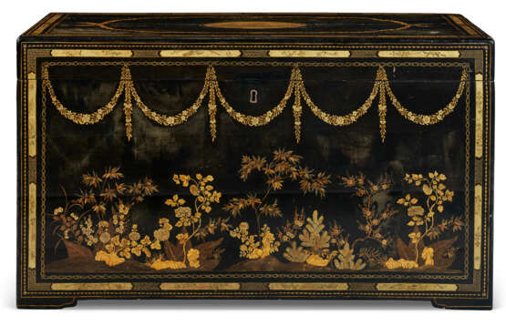 A CHINESE EXPORT BLACK AND GILT LACQUER CHEST-ON-STAND - фото 6