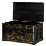 A CHINESE EXPORT BLACK AND GILT LACQUER CHEST-ON-STAND - фото 7