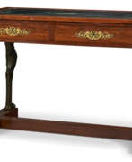 Tische. AN EMPIRE ORMOLU AND PATINATED BRONZE-MOUNTED MAHOGANY LIBRARY TABLE