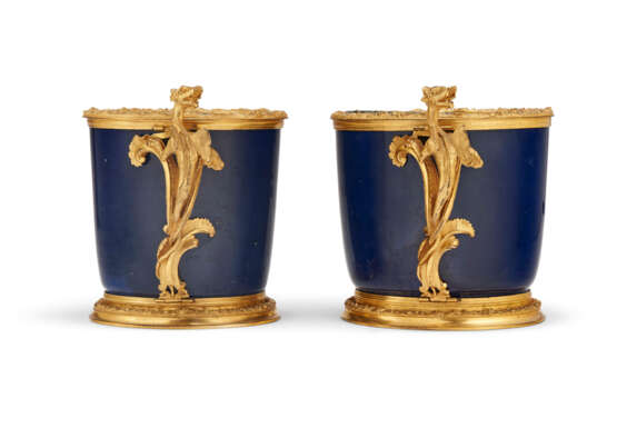 A NEAR PAIR OF REGENCE ORMOLU-MOUNTED CHINESE POWDER-BLUE PORCELAIN CACHE POTS - photo 4