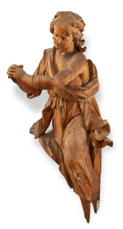 A PAIR OF CARVED LINDENWOOD FIGURES OF ANGELS - фото 3