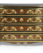 Meubles de rangement. A REGENCE ORMOLU-MOUNTED BRASS, MOTHER-OF-PEARL AND PEWTER-INLAID RED TORTOISESHELL AND EBONY BOULLE MARQUETRY COMMODE