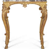 AN EARLY LOUIS XV CARVED GILTWOOD CENTER TABLE - Foto 4