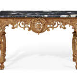 AN EARLY LOUIS XV GILTWOOD SIDE TABLE - Foto 1