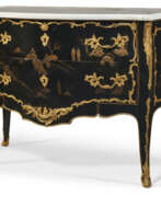 Storage furniture. A LOUIS XV ORMOLU-MOUNTED BLACK AND GILT VERNIS-DECORATED COMMODE