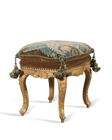 A PAIR OF LOUIS XV GILTWOOD TABOURETS - photo 3