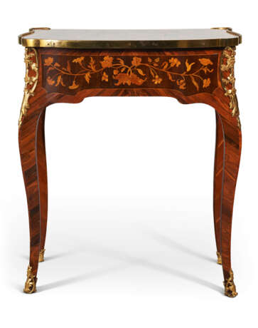 A LOUIS XV ORMOLU-MOUNTED TULIPWOOD, KINGWOOD, AMARANTH AND MARQUETRY TABLE A ECRIRE - photo 4