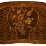 A LOUIS XV ORMOLU-MOUNTED TULIPWOOD, KINGWOOD, AMARANTH AND MARQUETRY TABLE A ECRIRE - photo 8