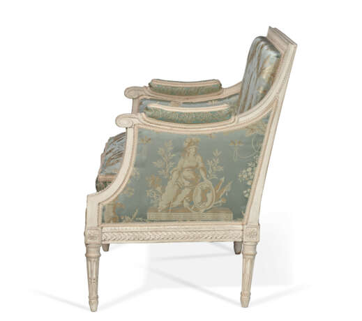 A PAIR OF LOUIS XVI WHITE-PAINTED MARQUISES - фото 4