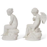 A PAIR OF SEVRES BISCUIT PORCELAIN FIGURES OF CUPID AND PSYCHE - Foto 3