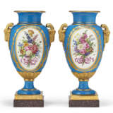 A PAIR OF ORMOLU-MOUNTED SEVRES PORCELAIN 'BLEU CELESTE' VASES (VASES 'BOIZOT A BOUCS') - фото 3