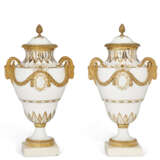 A PAIR OF ORMOLU AND MARBLE MOUNTED PARIS (COMTE D'ARTOIS) PORCELAIN GILT-WHITE VASES AND TWO COVERS - photo 4