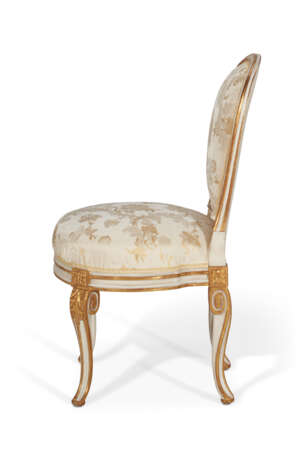 A NEAR PAIR OF LOUIS XVI WHITE-PAINTED AND PARCEL-GILT CHAISES - фото 4