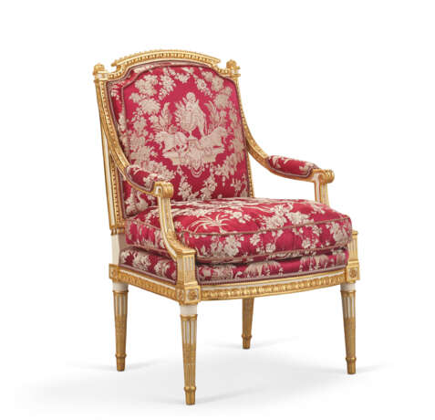 A PAIR OF LOUIS XVI WHITE-PAINTED AND PARCEL-GILT WALNUT FAUTEUILS - фото 4