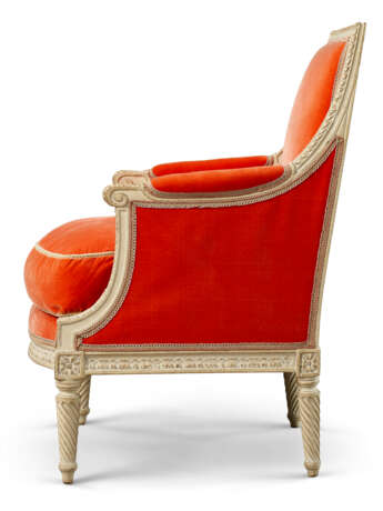 A PAIR OF LOUIS XVI GREY-PAINTED BEECHWOOD BERGERES - photo 4