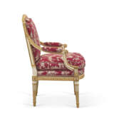 A PAIR OF LOUIS XVI WHITE-PAINTED AND PARCEL-GILT WALNUT FAUTEUILS - фото 5