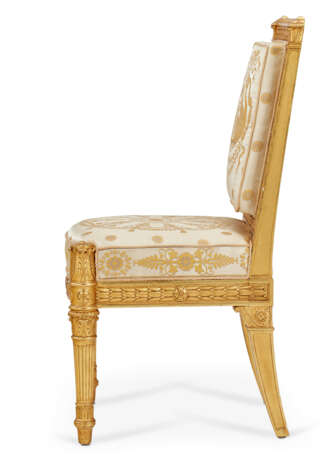 A PAIR OF EMPIRE GILTWOOD CHAISES - Foto 4