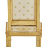 A PAIR OF EMPIRE GILTWOOD CHAISES - Foto 5