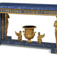 AN ORMOLU AND LAPIS LAZULI-VENEERED CENTER TABLE - Jetzt bei der Auktion