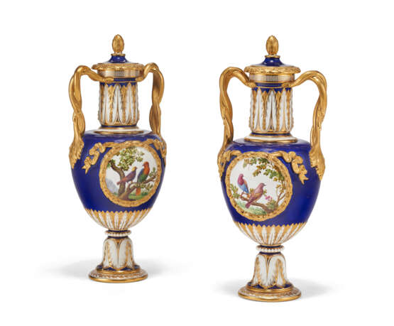 A PAIR OF MINTON PORCELAIN COBALT-BLUE GROUND VASES AND COVERS - photo 1