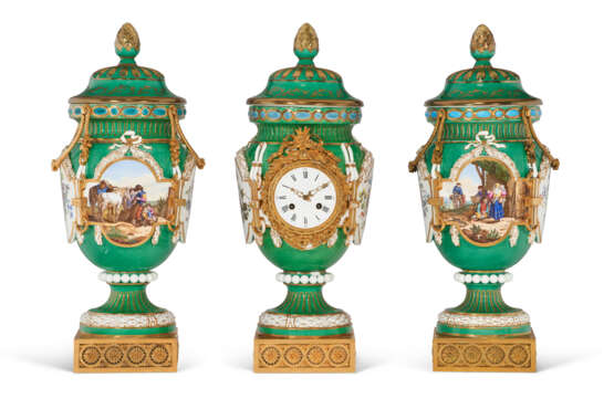 AN ORMOLU-MOUNTED FRENCH PORCELAIN GREEN-GROUND THREE-PIECE CLOCK GARNITURE (VASE 'FERRE') - фото 1