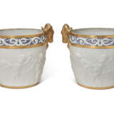 A PAIR OF SEVRES STYLE BISCUIT PORCELAIN JARDINIERES - фото 4