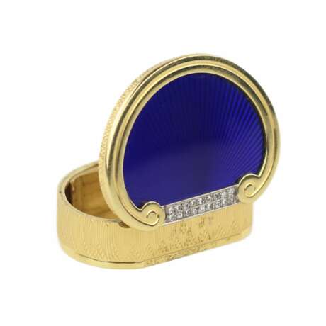 19th century English gold pill box with diamonds and guilloch&eacute; enamel. Diamonds 19th century - photo 7