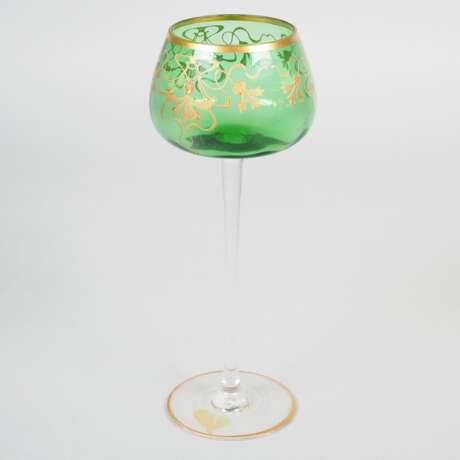 Jugendstil grün-weißes Weinglas mit Goldmalerei, um 1900 - photo 1