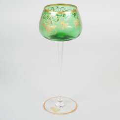 Jugendstil grün-weißes Weinglas mit Goldmalerei, um 1900