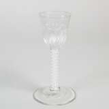 Kelchglas "opaque twist", wohl England um 1760 /70 - photo 1